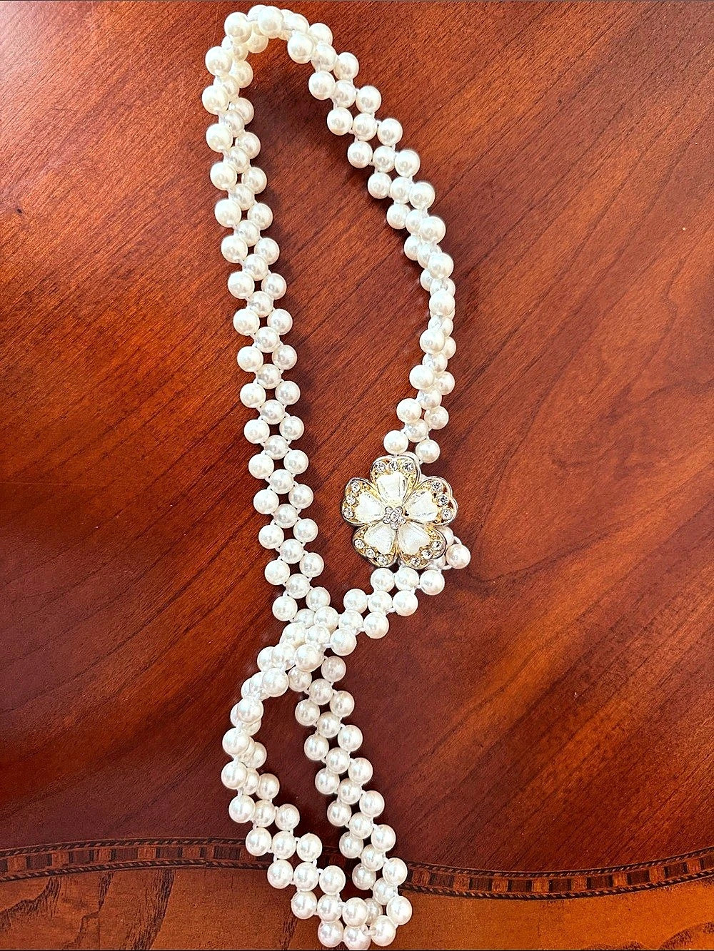 Pearl Strand Floral Pendant Belt Like New